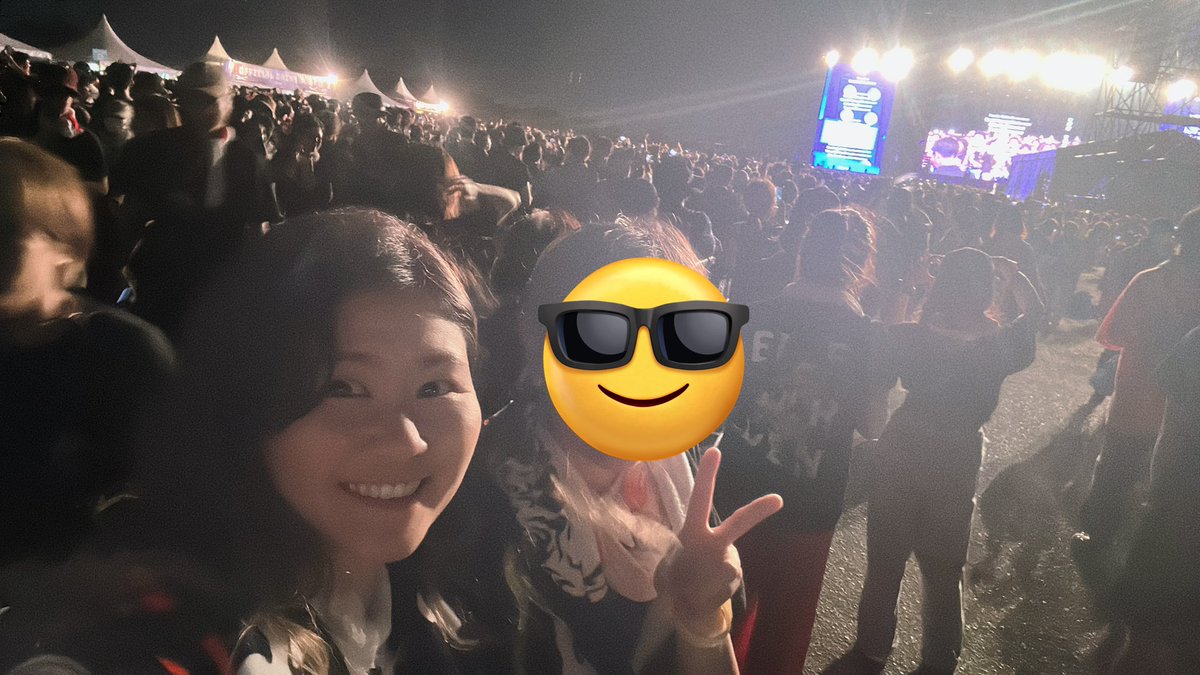 ri5fit's tweet photo. ちなみにわたしは昨年のエルレのライブでビオレの冷タオルを首に仕込んでたけどわりと冷たくて良かったのでオススメしとく！
(姉妹参戦だぜ) https://t.co/Byc6y6yEnP