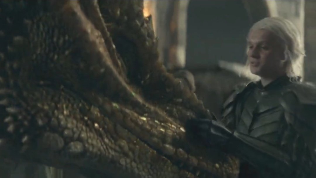 starkcanarie's tweet photo. mostrarnos el lazo y amor que hay entre jinete y dragón antes de mandarlos a pelear unos con otros es lo más triste y enfermo que pudieron hacer 😭 #LaCasaDelDragón https://t.co/3HgSXXTQoj