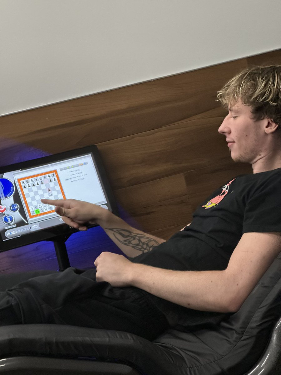 Chapapi14's tweet image. Patrick loves chess