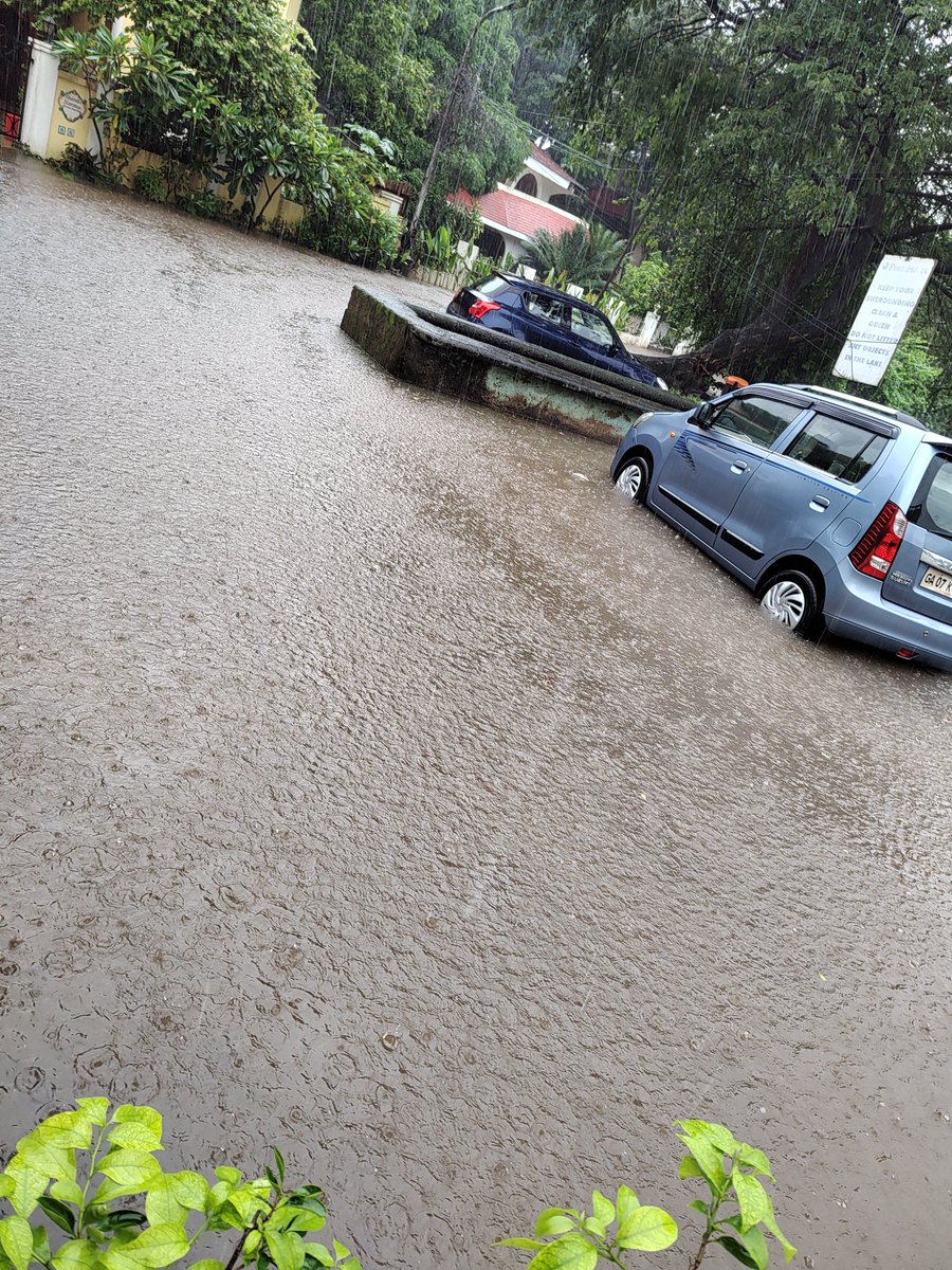 arabicaah's tweet image. Thanks to @ImaginePanaji #SmartCityScam, areas of #Panjim that never flooded before are now submerged. @thegoanonline  @oheraldogoa @InGoa24x7 #Goa #monsoon #flooding