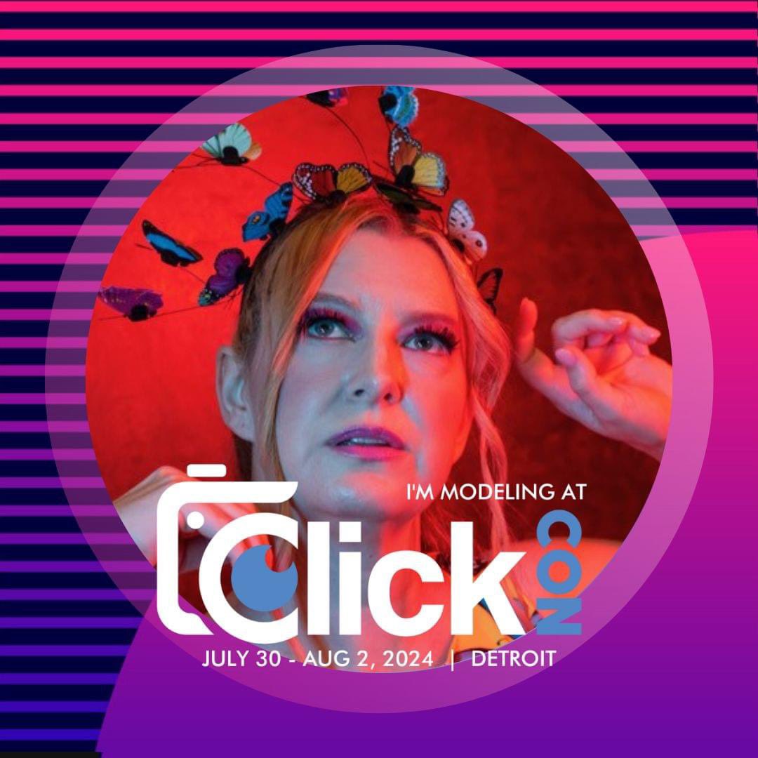 AmyHarber's tweet photo. it’s official….i’m back. your favorite sports loving Duranie Swiftie. #clickcon #model #modeling #detroit https://t.co/JYVKyer15b