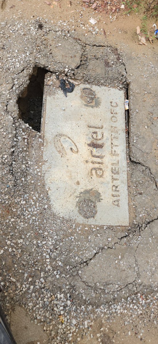 NikhilGoyal0211's tweet photo. @airtelindia @AgraNagarNigam pls take a look at this... this is newly formed chamber by airtel after installing fiber cables... location G.G. Residency, Paschimpuri, Agra 282007, kindly repair the same asap to avoid any accidents. https://t.co/QmA2mjdxp8