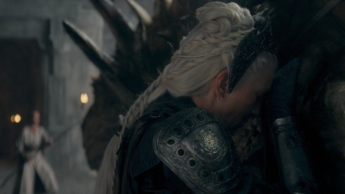DaniPeraltaDeva's tweet photo. "Nos vamos a la batalla otra vez, vieja chica. ”♥️✨🐉🖤😭
 #HouseOfTheDragon https://t.co/SCmYzV5NN5