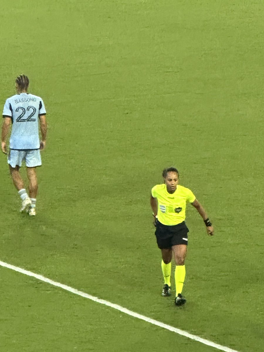 GBentleyDRescue's tweet photo. The game has added drama at the end a Basong shove turned to a Red Card and a Scrum @SportingKC wins 3-2! Same teams play Wednesday in the #USOpenCup #firedUpNetwork #skc https://t.co/aR0MGIeJlJ