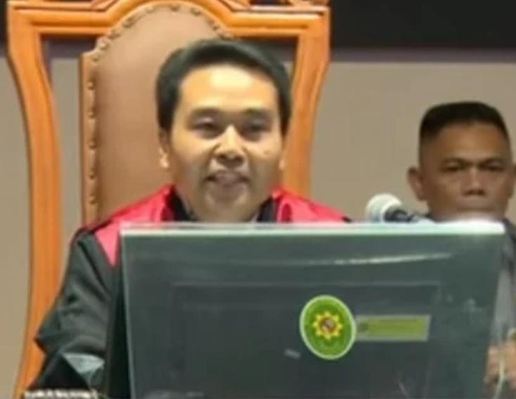 4Y4NKZ's tweet photo. Dan pada akhirnya 😭😭😭
Pegi kulba di Vonis bebas oleh Hakim tunggal Iman sulaiman 🙏 https://t.co/96kGRPqcHj