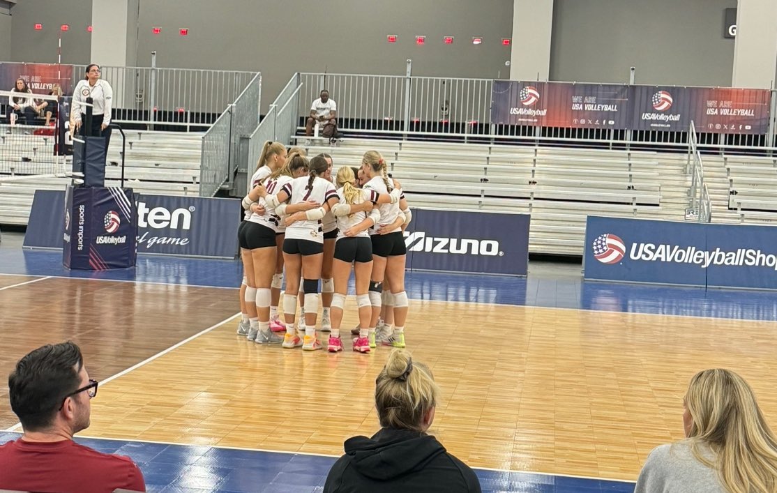 AddisonErtz3's tweet photo. We placed 9th in 17 national at GJNC in Las Vegas! 

Thank you @MNSelect for a great season with my bestfriends🫶🫶

#nattys #usav #usavolleyball #clubvolleyball #lasvegas https://t.co/j0ih37uZJJ