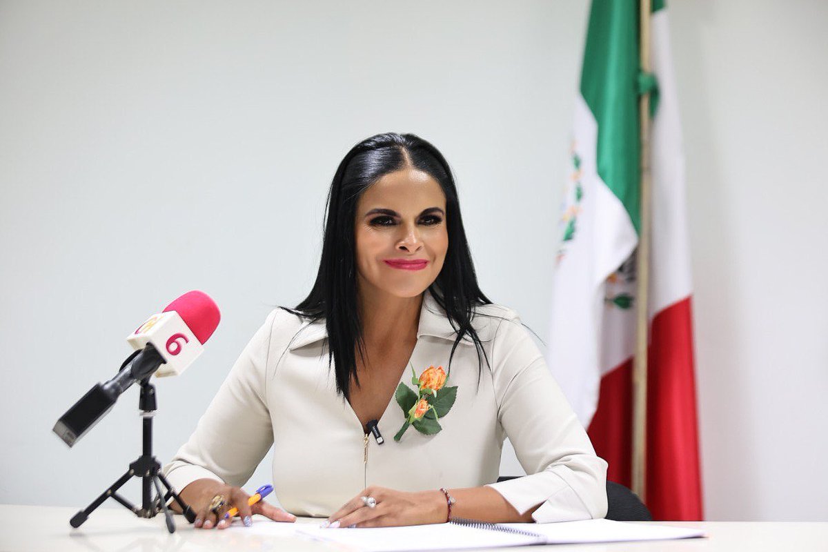 Adriana Flores tweet media