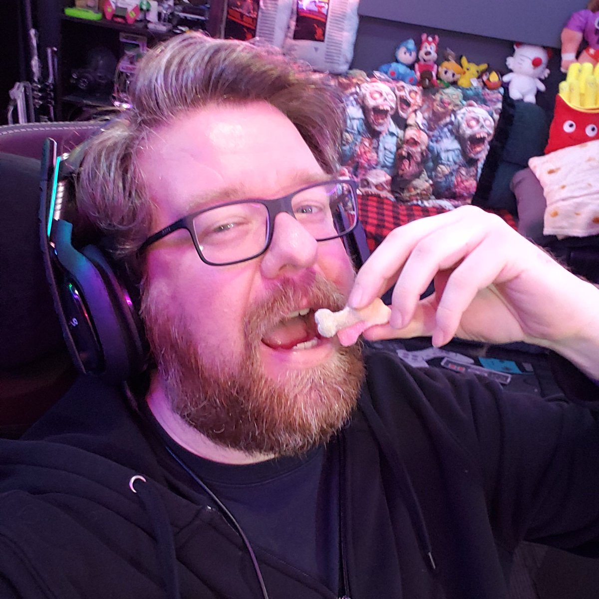 InstantVincent's tweet photo. I'm in the doghouse for being a meanie, and this is all I get for dinner.
#bone #instantselfie #chatmademedoit #twitch #twitchstreamer https://t.co/9FQS3dEdhS
