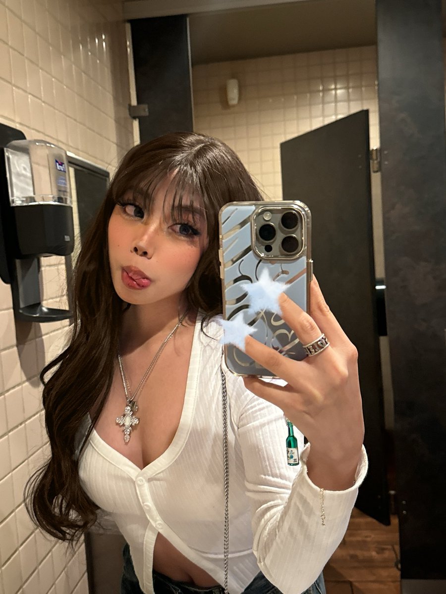 𝓝abee tweet media