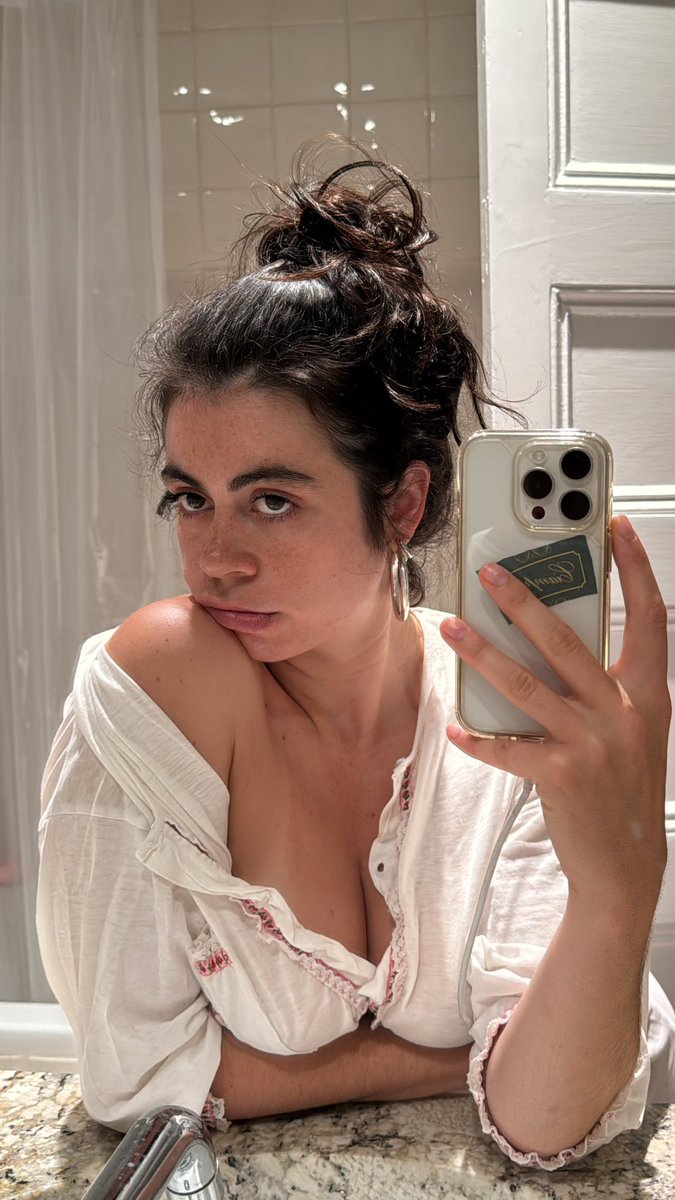 yogamom7771's tweet photo. Goodnight 🥰 https://t.co/cFxzkk2r3D