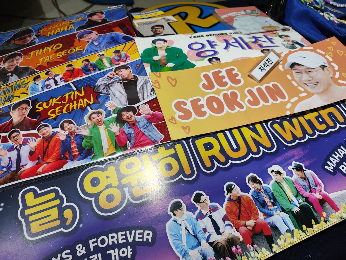 kanndecastro's tweet photo. My Running Man freebie stash ✨💖

Thank you sa lahat na nag abot and nag bigay!! Ang gaganda 🥹⭐

#RUNNINGMANinMANILA2024 
#RUN2UinMANILA 

@RMPHOfficial https://t.co/BLykiN7D7x