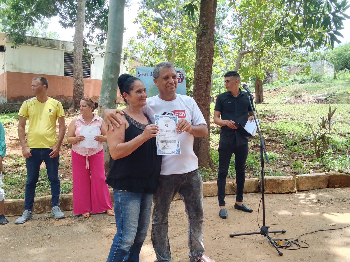 LedyIris's tweet photo. #CDRCuba Se efectuó chequeo de emulación provincial dónde se estimularon a Zonas que obtuvieron la condición de triple corona, integrantes de los  DMM, así como los municipios más destacados
#Cuba
#PinarXNuevasVictorias https://t.co/NYVP6onKUy
