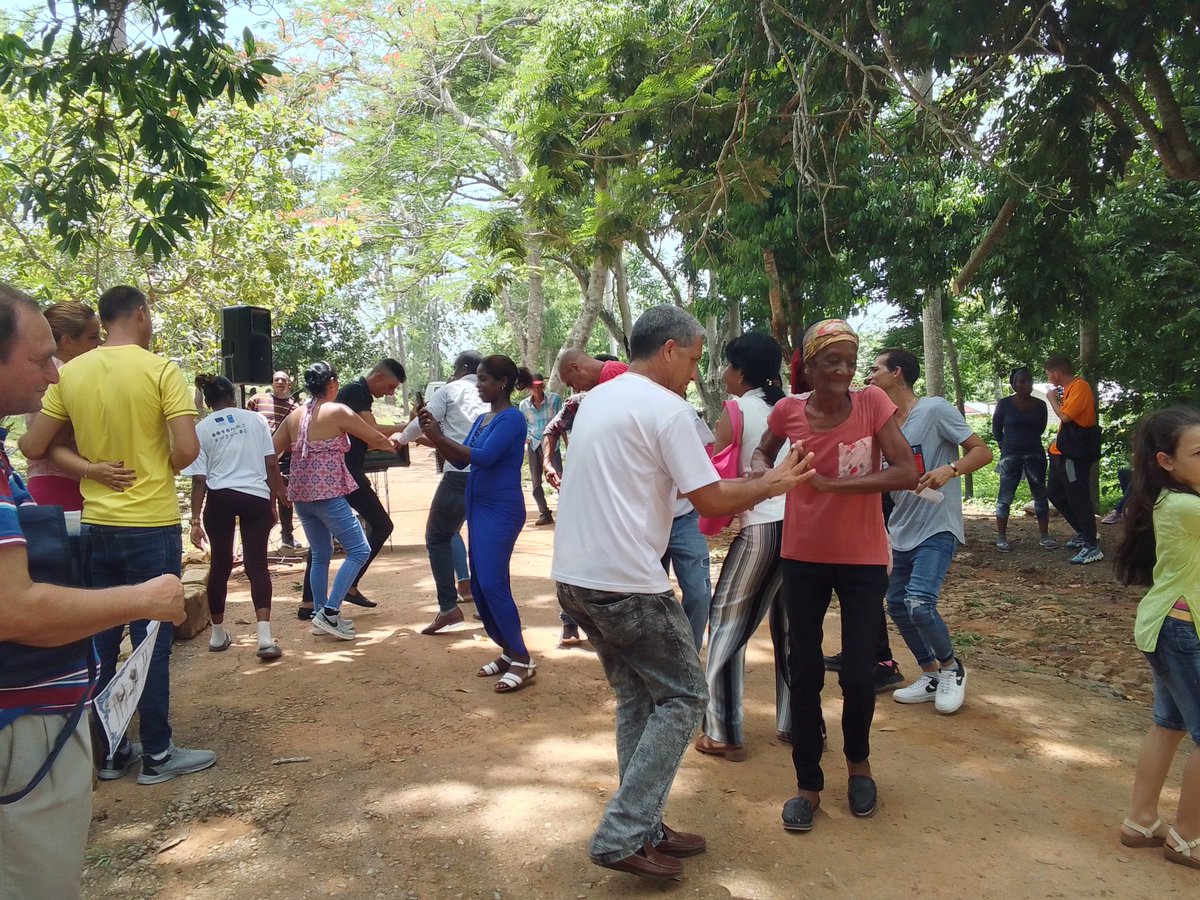 LedyIris's tweet photo. #CDRCuba Se efectuó chequeo de emulación provincial dónde se estimularon a Zonas que obtuvieron la condición de triple corona, integrantes de los  DMM, así como los municipios más destacados
#Cuba
#PinarXNuevasVictorias https://t.co/NYVP6onKUy