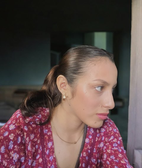 ArianaAQuinto's tweet photo. Hoy intenté peinarme y me di cuenta de una sola cosa… https://t.co/2XEKFk6K8x