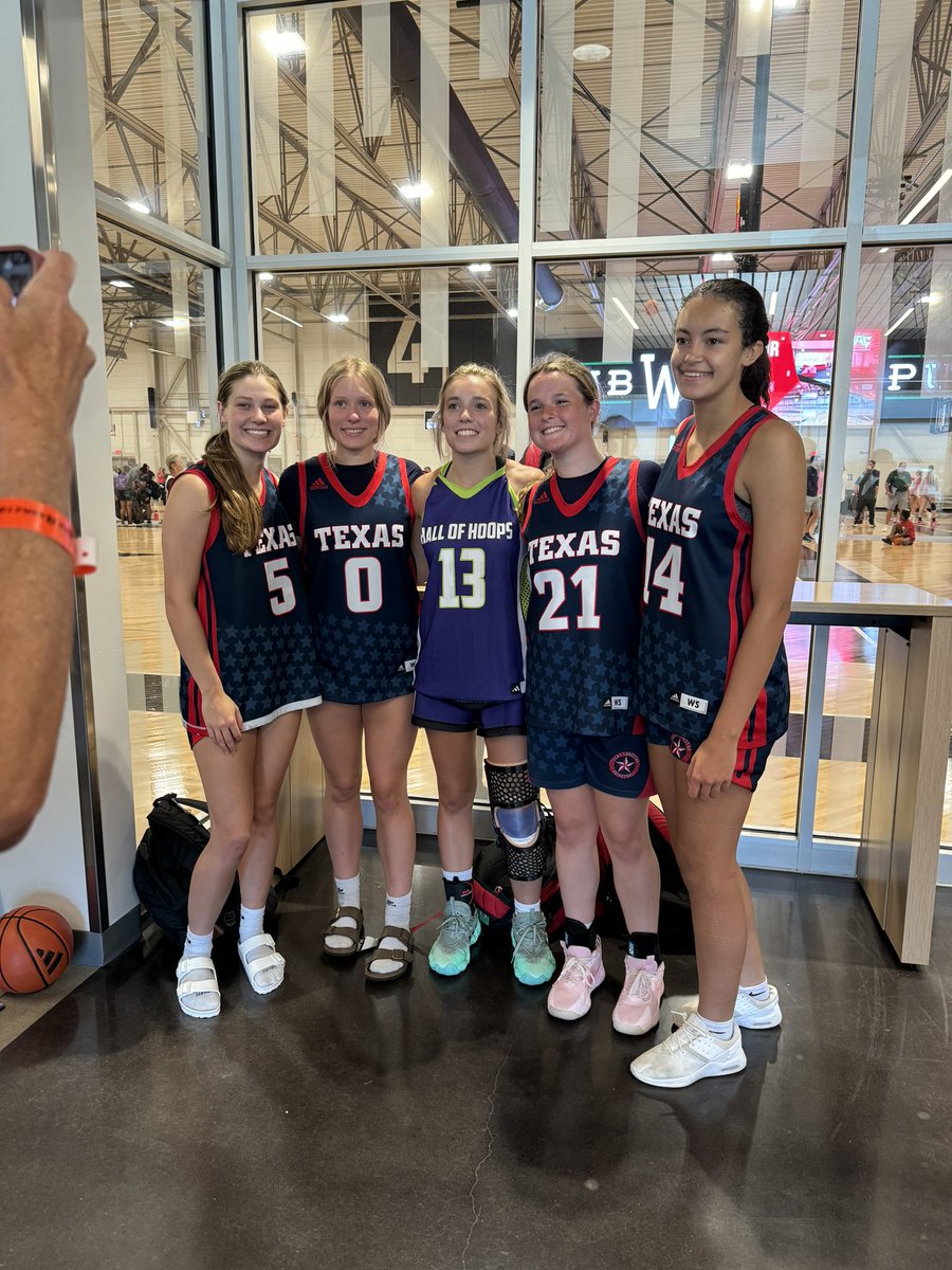 thefaithleague's tweet photo. @TLSBasketball 
This was such a special part of the weekend for our family.  TSL
 has so many wonderful families. It was great to get to spend some time with a few of them. Much love and respect.  #GratefulBlessed . @avery_mcclung @PhoenixGarb @Kayla_G_Coyle @TraceyStellato https://t.co/KqwfmEORWy