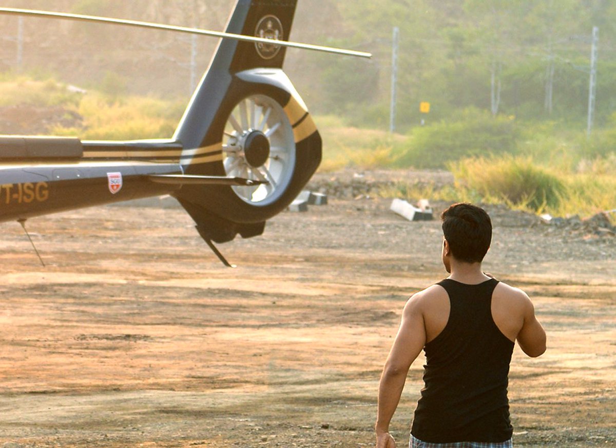 SVC_official's tweet photo. Mars nunchi Massu Piece-u Vacchenandi…❤️‍🔥❤️‍🔥❤️‍🔥❤️‍🔥

#GameChanger @AlwaysRamCharan https://t.co/cR769VA3vn