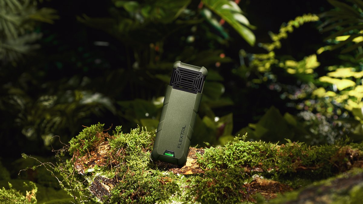 Flextailjapan's tweet photo. 電気加熱式蚊対策グッズ「MAX REPELLER S」

蚊対策マットを2枚入れられる構造になっており、同時に加熱することで、蚊が嫌う成分が空間の隅々まで行き渡ります。

そして蚊対策グッズとしてだけでなく、モバイルバッテリーとしても使える多機能ぶり！

ぜひご利用くださいませ！
#flextail #虫対策 https://t.co/lZl1Q2kLaD