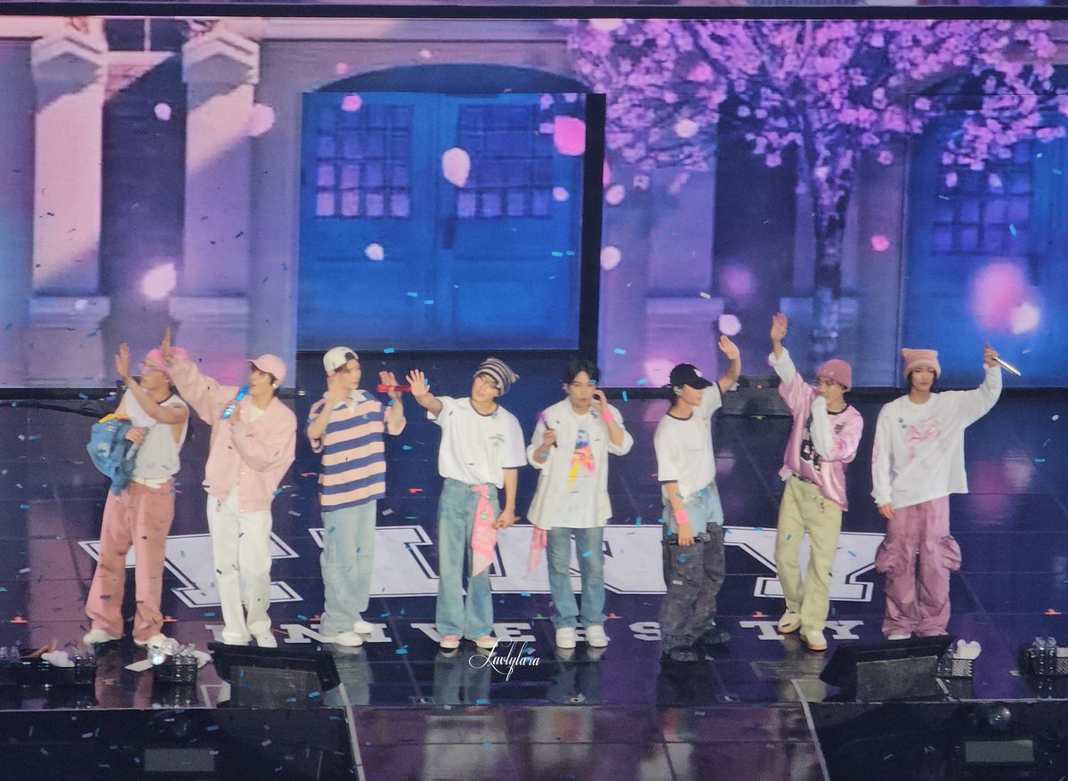 luvlylara's tweet photo. Thank you for the amazing two days, @ATEEZofficial ! See you again soon. 
#Hongjoong #Seonghwa #Yunho #Yeosang #San #Mingi #Wooyoung #Jongho #Ateez #Atiny #ATINYS_VOYAGE
Day 1                                    Day 2 https://t.co/xPrTwvUQWG
