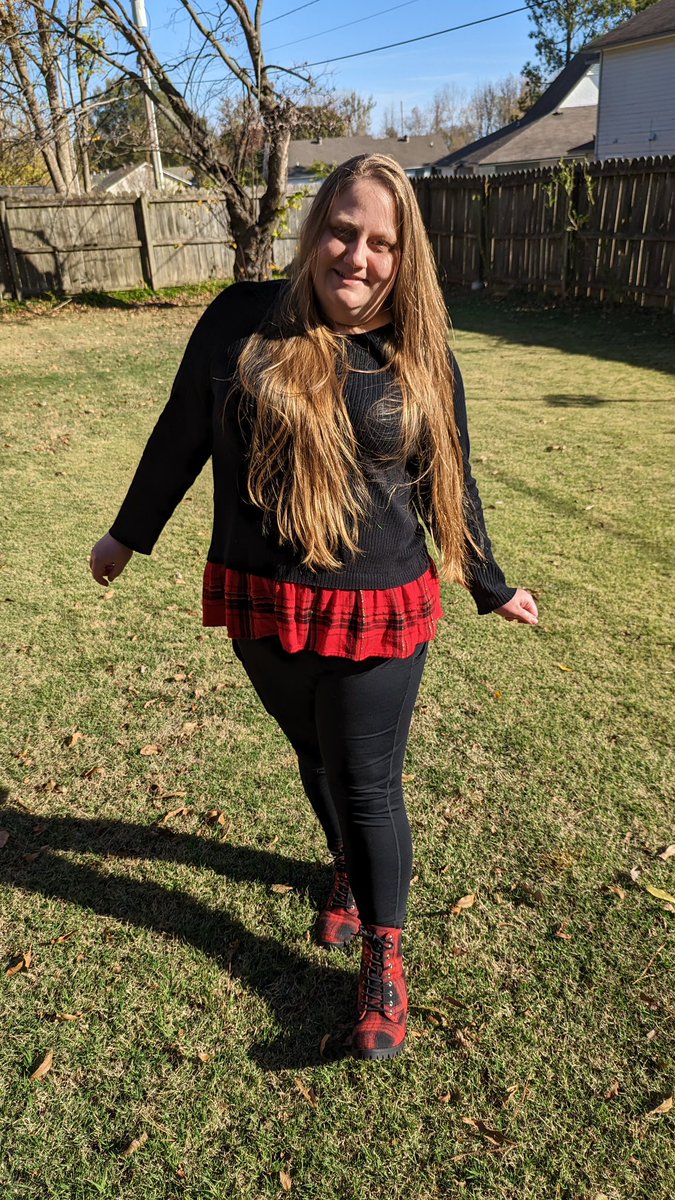 ShaynerdTheMac's tweet photo. Hi, #WritingCommunity, I heard we’re doing intros!

I’m Shayna, and I write YA about fat girls being awesome &amp; learning stuff— usually contemporary, but I’ve been known to sprinkle some speculative fun in there. Rn I #amquerying a fat positive retelling of Pride &amp; Prejudice! https://t.co/5FqSnECN7z