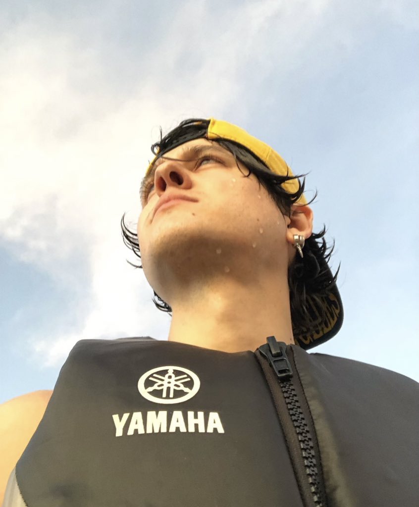 🌊...<a href="/christophervele/">Christopher Velez 🔺</a>