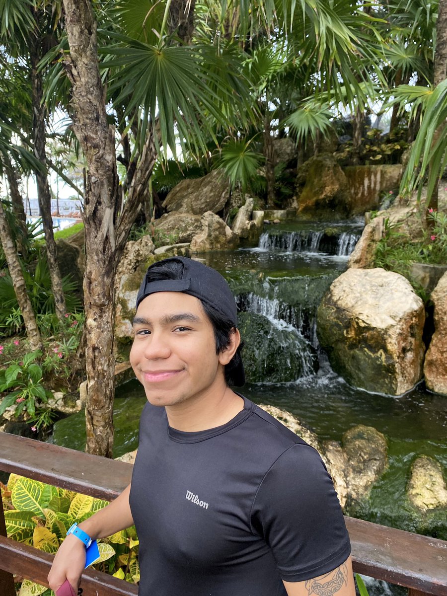 ⌚ MEN OF PLASTIC  👞 tweet media