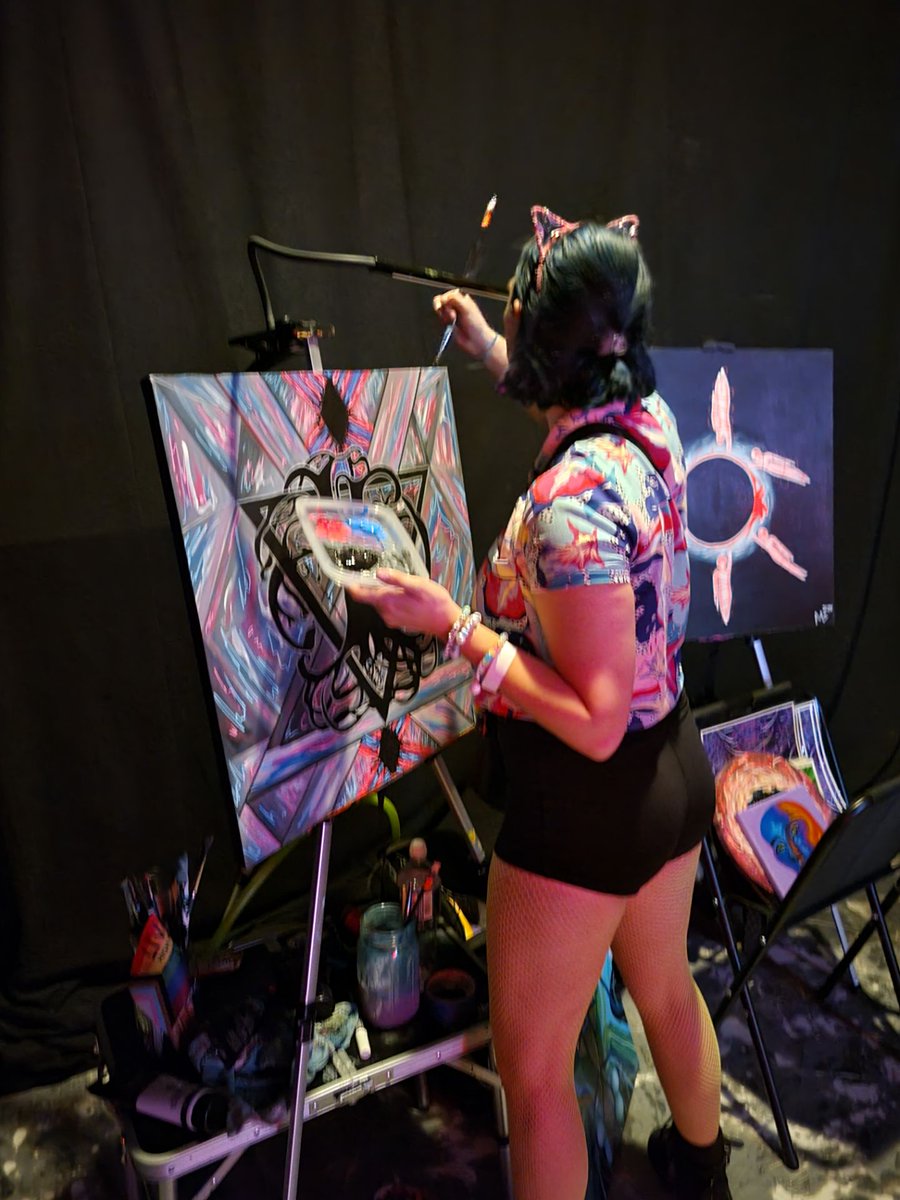 MirLoDesigns's tweet image. Live painting from last night! Thank you Canada ❤️