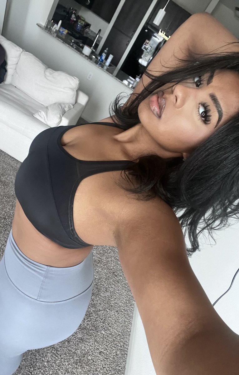 187bria's tweet photo. in my runner girl era 🎀💫 https://t.co/S5pdisZevW