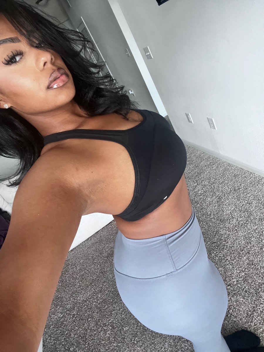187bria's tweet photo. in my runner girl era 🎀💫 https://t.co/S5pdisZevW