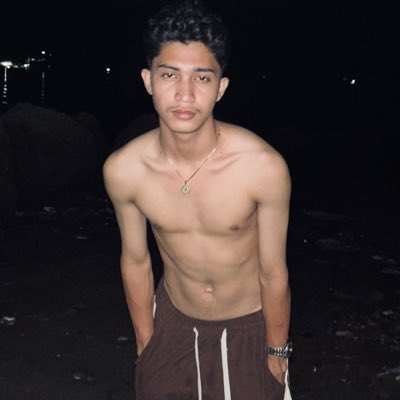 chasterugh's tweet photo. #NewProfilePic https://t.co/38OaakrTlP