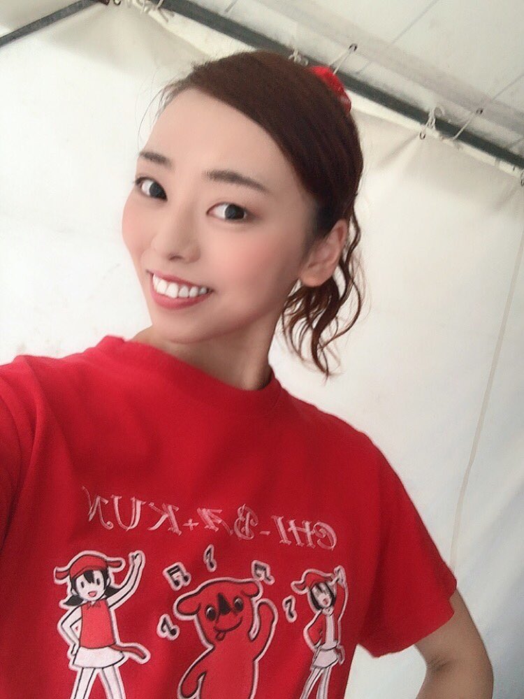 MisAchtt's tweet photo. 先日、チーバくんキャラバン隊としてデビューさせていただき、チーバくんと千葉ロッテマリーンズ【ALL FOR CHIBA Fes】にお邪魔しました❤️🖤
ご当地キャラクター達のダービーも側で応応援させていただき可愛い走りにメロメロになっちゃいました🥰
また皆さんにお会いできますように⭐️
#chi_bakun_chiba https://t.co/aHyZlyljP4