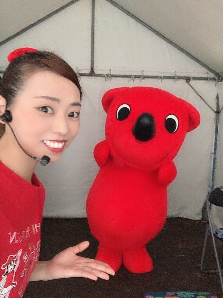 MisAchtt's tweet photo. 先日、チーバくんキャラバン隊としてデビューさせていただき、チーバくんと千葉ロッテマリーンズ【ALL FOR CHIBA Fes】にお邪魔しました❤️🖤
ご当地キャラクター達のダービーも側で応応援させていただき可愛い走りにメロメロになっちゃいました🥰
また皆さんにお会いできますように⭐️
#chi_bakun_chiba https://t.co/aHyZlyljP4