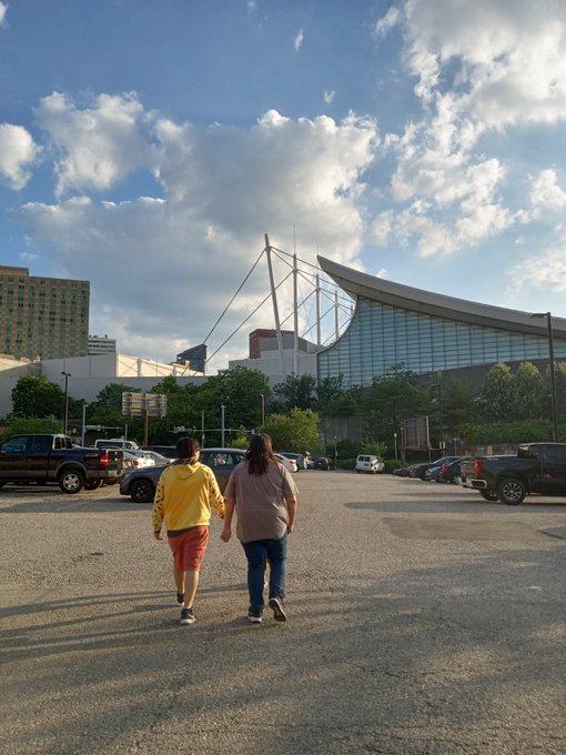 It isn't goodbye, just see you next year!   Thank you #Anthrocon24 for delivering to me my first con<a href="/tag/anthrocon24"class="tags"><span>#anthrocon24</span></a>