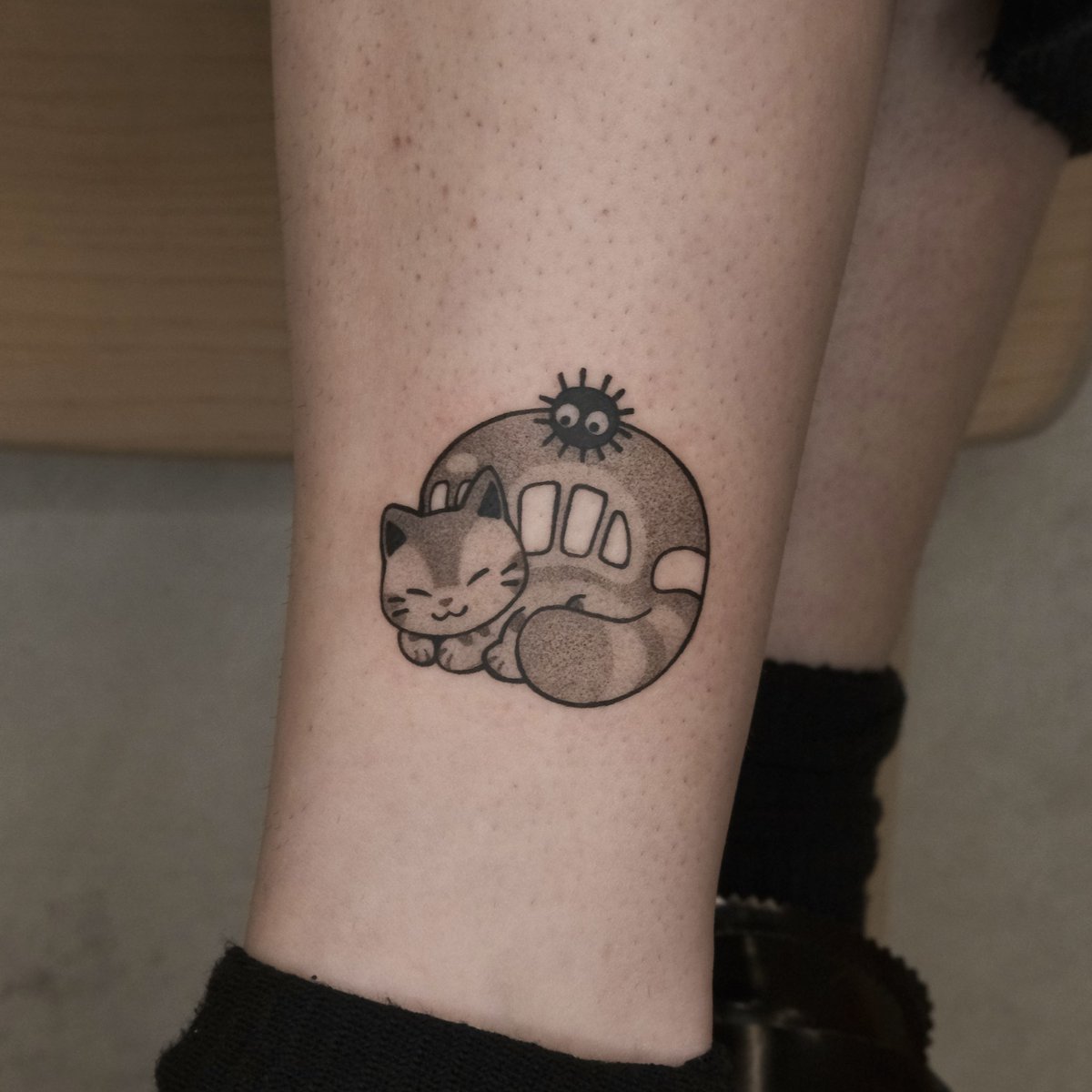 「custom sleepy cat bus tattoo for cece  b」|Lucy Zhang 🎨 available for work!のイラスト