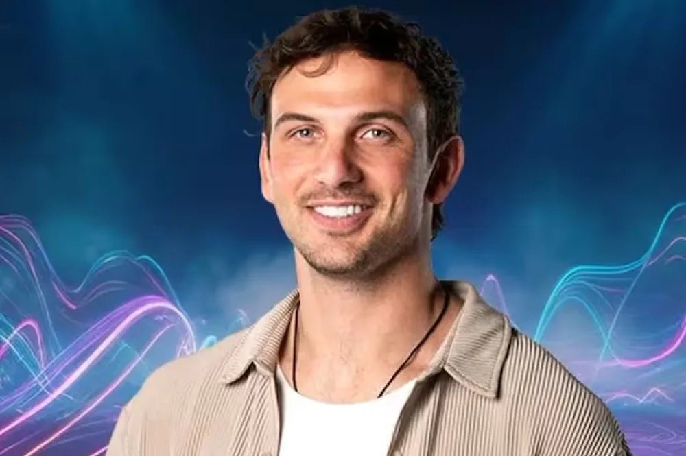 porqueTTarg's tweet photo. "Bautista": 

Porque es el ganador de Gran Hermano, venciendo a Emma Vich en la final. https://t.co/csPgCFDjaB