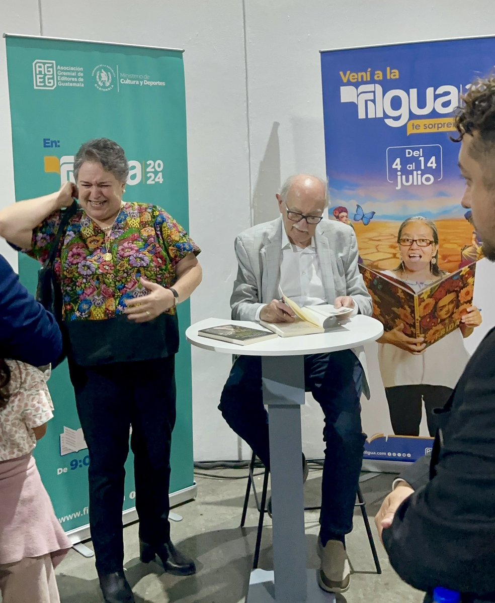 NicteSerraP's tweet image. Tarde en Filgua, una singular y profunda felicidad. No dejen de ir, está linda, completa, ordenada. Un abanico de espectáculos literarios. @FILGuatemala #librosparatodos #leer y #COMPARTIR