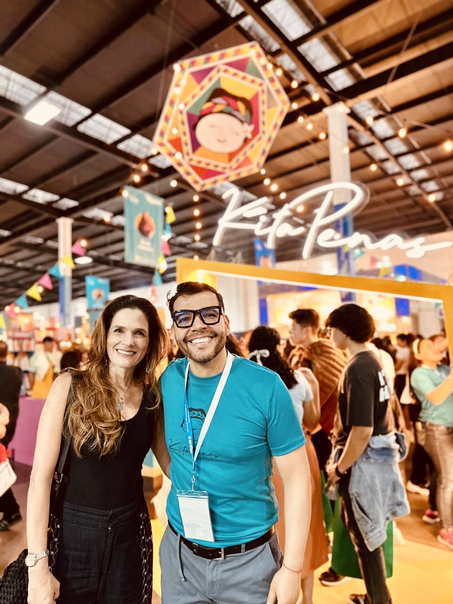 NicteSerraP's tweet image. Tarde en Filgua, una singular y profunda felicidad. No dejen de ir, está linda, completa, ordenada. Un abanico de espectáculos literarios. @FILGuatemala #librosparatodos #leer y #COMPARTIR