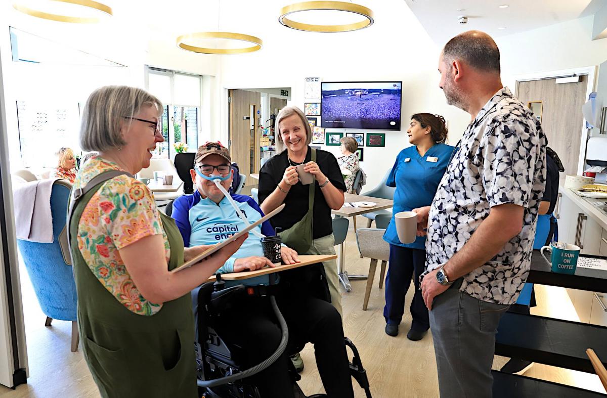 AskingCath's tweet photo. #MND patient transforms disease experience into inspiring art journey https://t.co/vooQUB250b #ArtTherapy #MotorNeuroneDisease https://t.co/Oqu31ftFlg