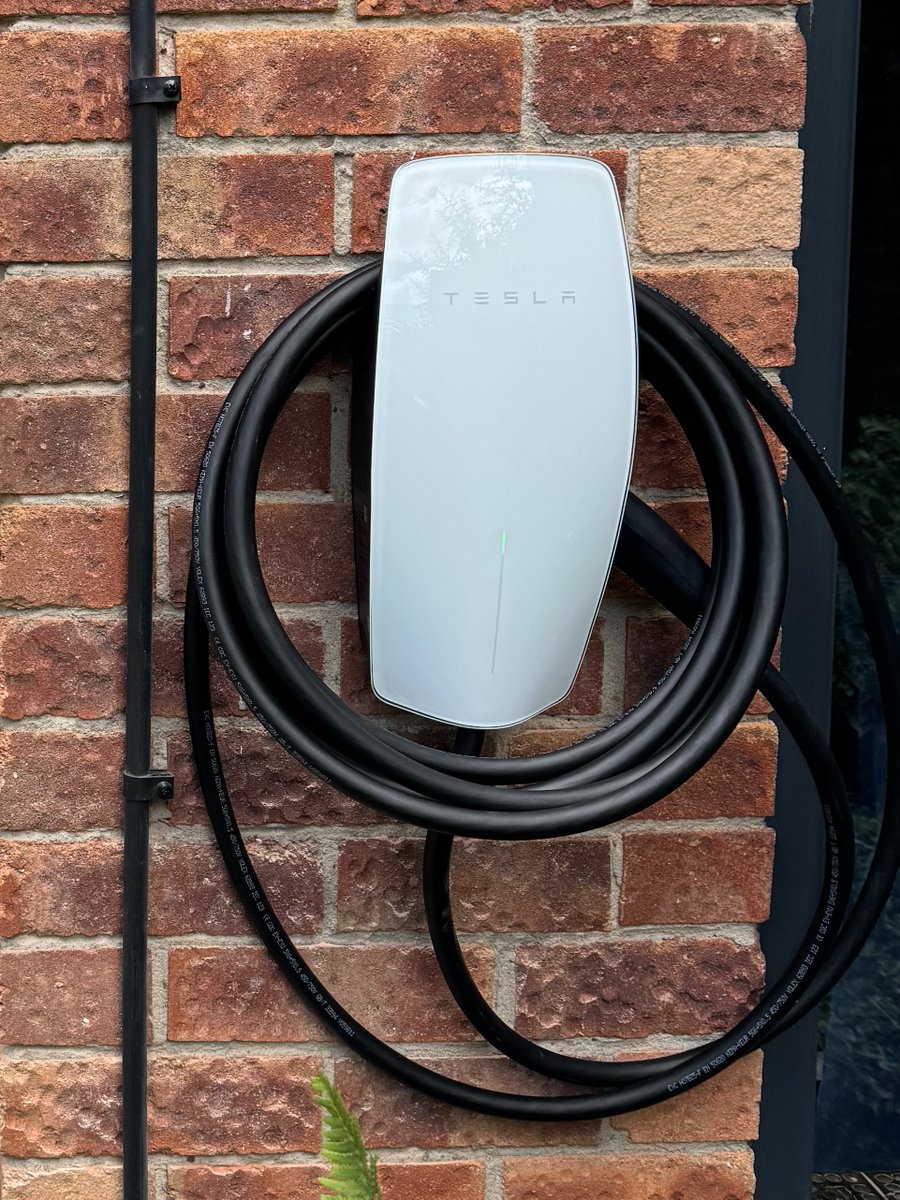 wingenergy's tweet image. Last week, Wing Energy proudly installed a Tesla Gen 3 Wall Connector for one of our esteemed clients!
We are thrilled to support our clients in their journey towards sustainable living with this top-of-the-line equipment.
#CleanEnergy #Tesla #Gen3WallConnector #EVCharging