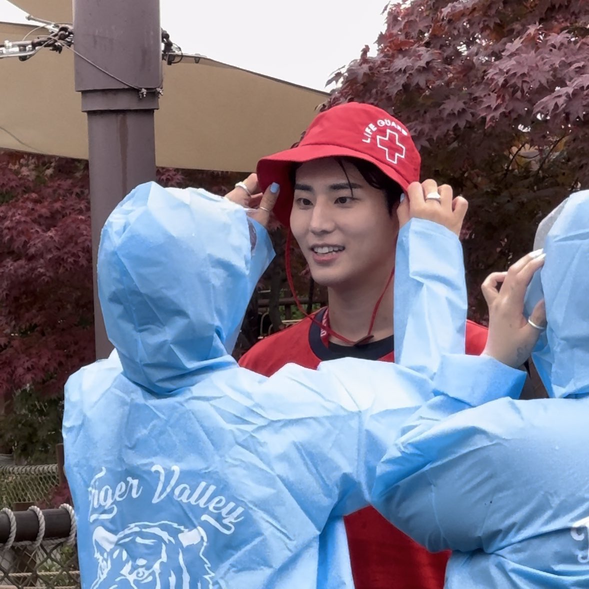 얼마나 재미졋을거야...
우리 물속성 케냥 신나가지고 사진들마다 앞니가 뾱뾱 마중나와잇잖아..