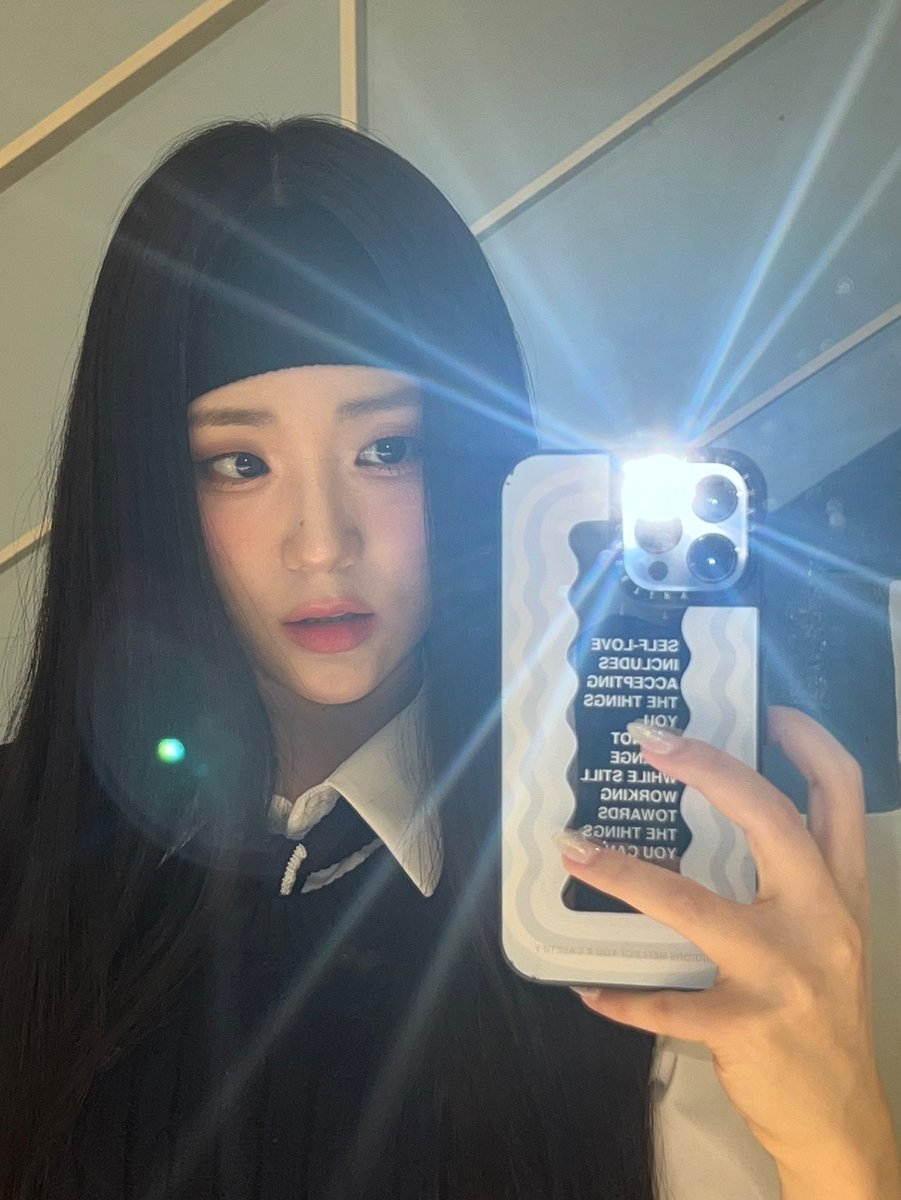 어때

#tripleS #트리플에스
#SeoYeon #서연