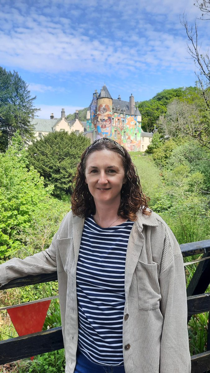 Hi #writingcommunity, since we're reintroducing. I'm Laura Cooney a children's writer/poet from Edinburgh. I am currently writing picture books, MG and poetry, while seeking representation.

Lovely to meet you anew/again!

(Am also @ lozzawriting the grownup writer)