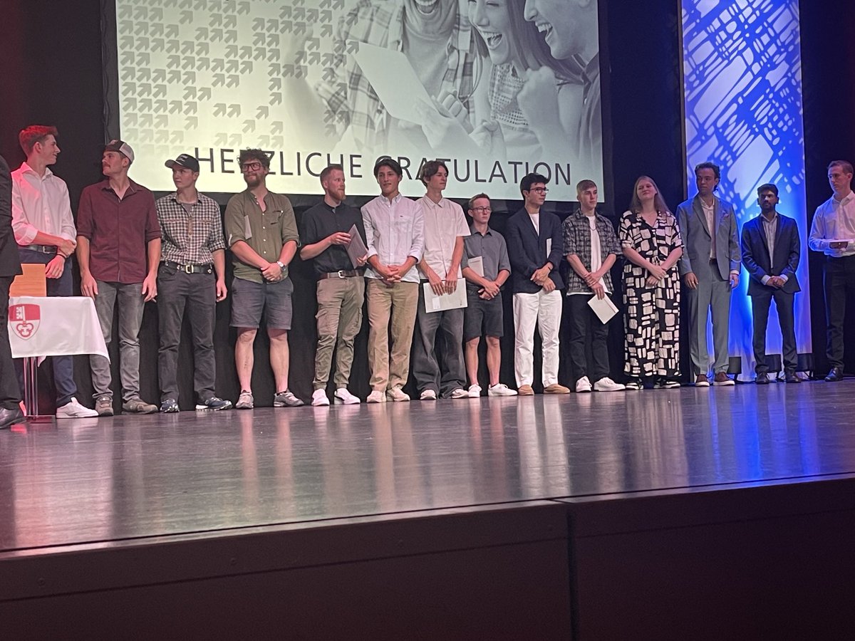 Die Lehrabschlussfeier 2024 in Obwalden waren einmal mehr ein äusserst würdiger und gelungener Anlass. Danke an Urs Burch und sein Team. Lauter stolze und fröhliche Gesichter.