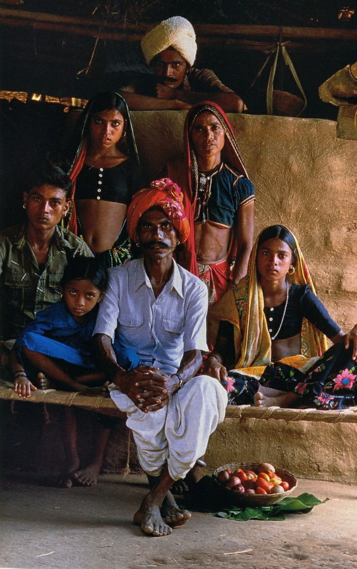 ■ 1980 में 10% सवर्ण जातियों की संपत्ति देश की कुल संपत्ति का 31% थी जो 2012 में बढ़कर 55% हो गई. मोदी जी के आशीर्वाद से 2018 में 60% पर कब्ज़ा हो गया.

◆◆
● सवर्ण जातियों के पास देश की 41% संपत्ति है. जो देश की आबादी का 15% हैं.

● ओबीसी के पास 31% संपत्ति है, जनसंख्या 50%