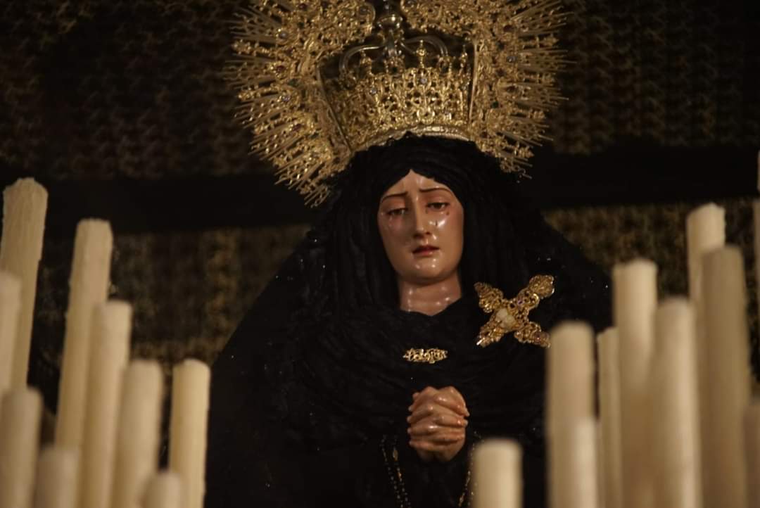 Nos unimos al dolor por la pérdida de nuestro hermano, D. Dionisio Chuan Sánchez, quién fuera costalero de Nuestra Señora de los Dolores.

Que la Santísima Virgen de los Dolores lo tengan en su gloria. Descanse en paz.