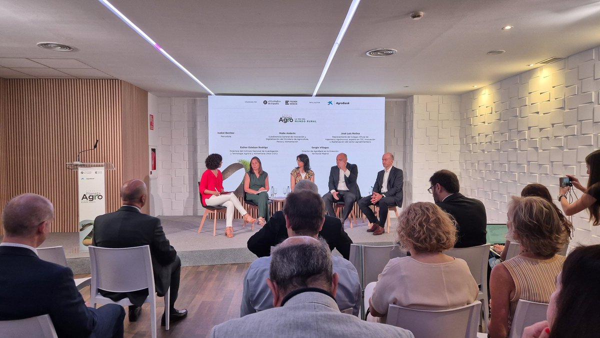 JorgeGdeOpazo's tweet photo. 👥 Escuchando a expertos del sector agroalimentario hablando sobre “Agro-innovación”:
➡ Esther Esteban - @INIA_es
➡ @MaiteAmbrosM - @mapagob
➡ Sergio Villegas - #Agrobank
➡ @JLMolinaz - @HispatecAGRO

🎫 Org. @ElPeriodico_Esp y @PrensaIberica 🚀 Impulsado por @AgroBank_CABK https://t.co/pU8cA2XR68