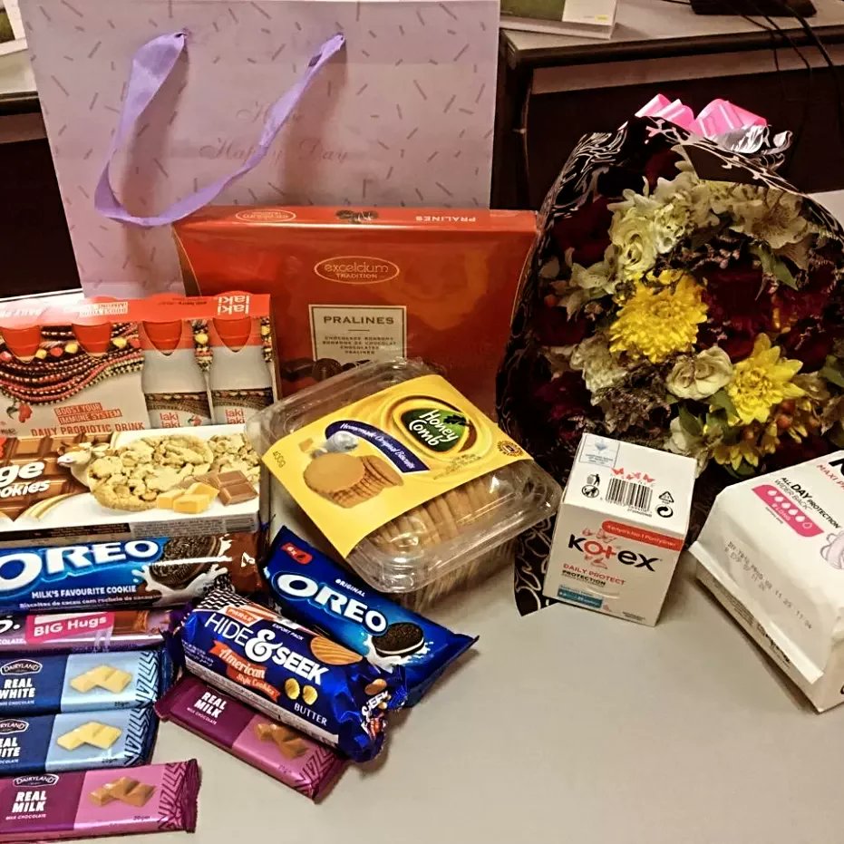 The_RedCareBox's tweet image. Plan ahead for the next cycle and show you care with a practical (and adorable!) gift.   

Let us ease their woes😉 –
Hit us up for details!  

#HappyNewWeek
#PeriodPampering 
#SupportWomen**
#SpreadingLoveOnePacakgeAtATime🎀 
#TheRedCareBox