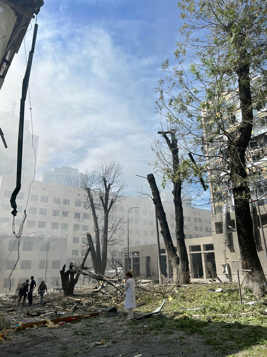 ZelenskyyUa's tweet photo. Російські терористи знову масовано атакували ракетами Україну. Різні міста: Київ, Дніпро, Кривий Ріг, Словʼянськ, Краматорськ. Понад 40 ракет різних типів. Пошкоджені житлові будинки, інфраструктура та дитяча лікарня. 

Усі служби задіяні, щоб врятувати якнайбільше людей.

І весь світ має задіяти всю свою рішучість, щоб нарешті покласти край російським ударам. Вбивства – це те, що несе Путін. Тільки разом ми можемо принести справжній мир та безпеку.