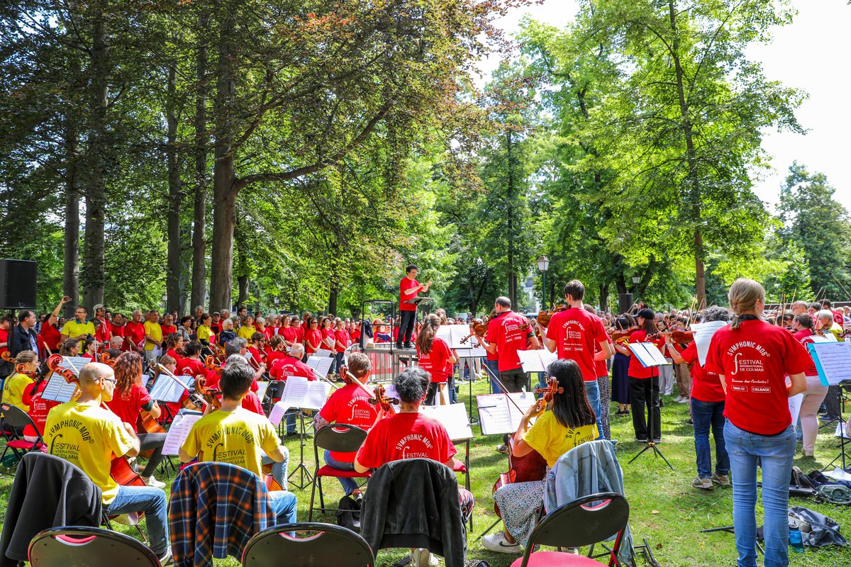 Colmar Symphonic Mob - 2e édition
7/7/2024
Orchestre de la Monnaie de Bruxelles - Direction Alain Altinoglu et près de 400 musiciens amateurs dans le parc du champ de Mars
