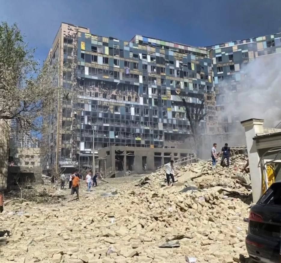 IKlympush's tweet photo. It is the largest country's child hospital in Kyiv after the strike of Russian missile. 
Meanwhile, we are not allowed to hit Russian military targets on their territory. 
What has happened to this world? https://t.co/a6hpAzh57c
