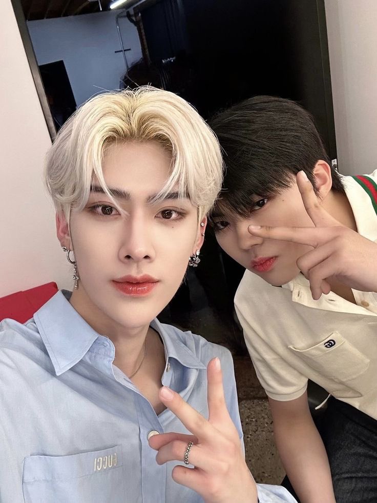 wooky! kita cuma punya 2 selca nyangteolz dan itupun 2023...... its hurt in my meow meow 😔 AYO KITA BERDOA BIAR DAPET SELCA NYANGTEOLZ YANG BANYAK DITAHUN INI 🥺🥺🥺🥺🥺🥺